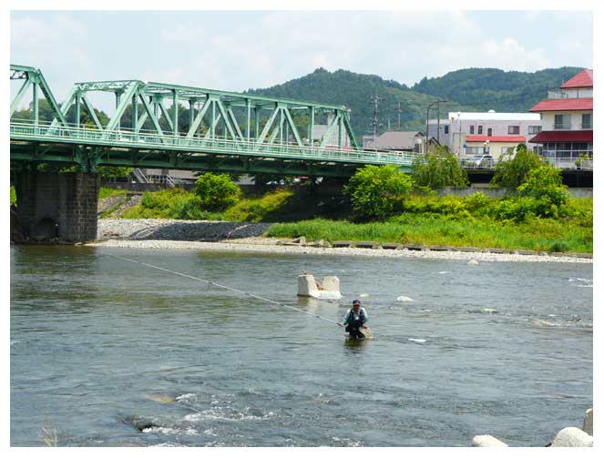 那珂川で鮎を釣る